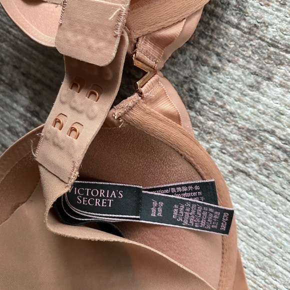 Victorias Secret Push-up Bra | Size 32C - Picture 3 of 3